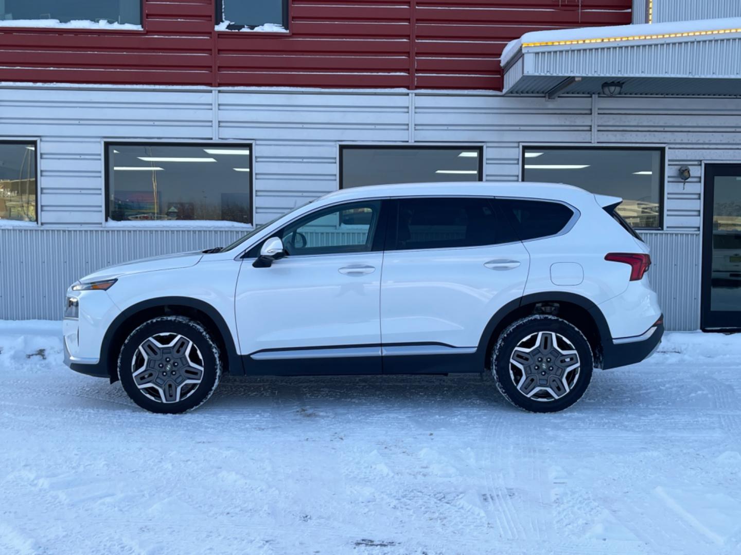 2022 White /black leather Hyundai Santa Fe Limited AWD (5NMS4DAL9NH) with an 2.5L L4 DOHC 16V engine, 6A transmission, located at 1960 Industrial Drive, Wasilla, 99654, (907) 274-2277, 61.573475, -149.400146 - Photo#2